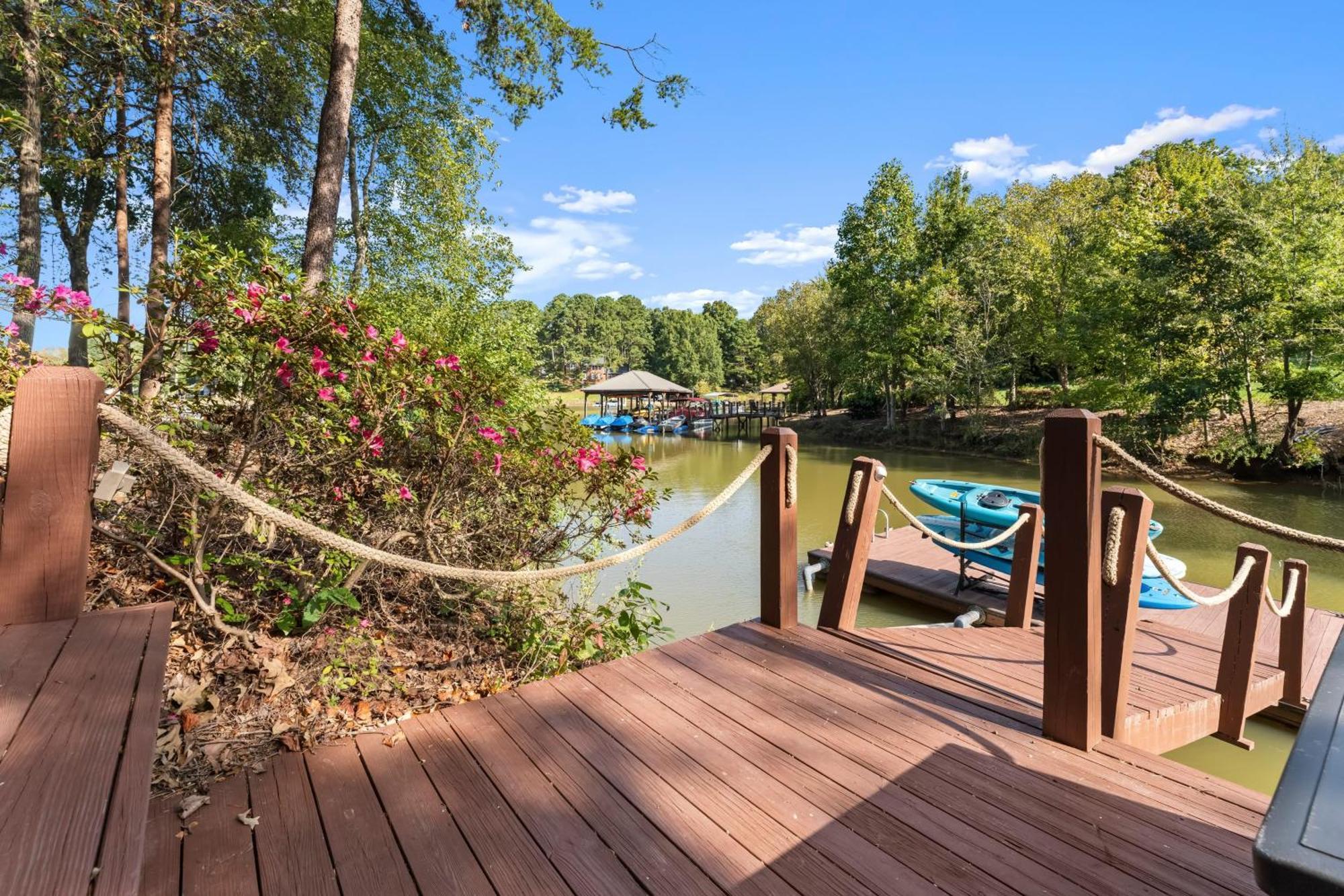 Lakeside Landing By Avantstay Private Dock Mooresville Exterior foto